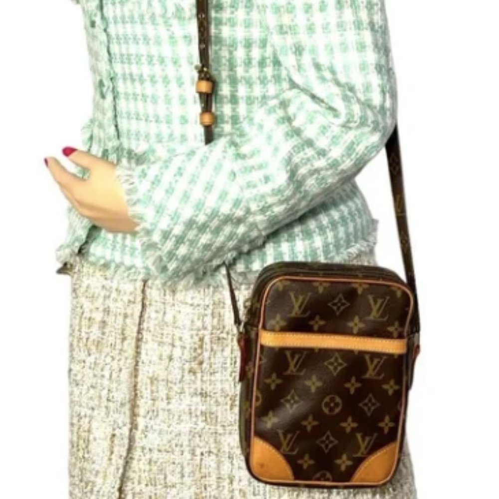 Louis Vuitton Vintage Danube Monogram Shoulder or Crossbody Bag Unisex - Picture 3 of 15